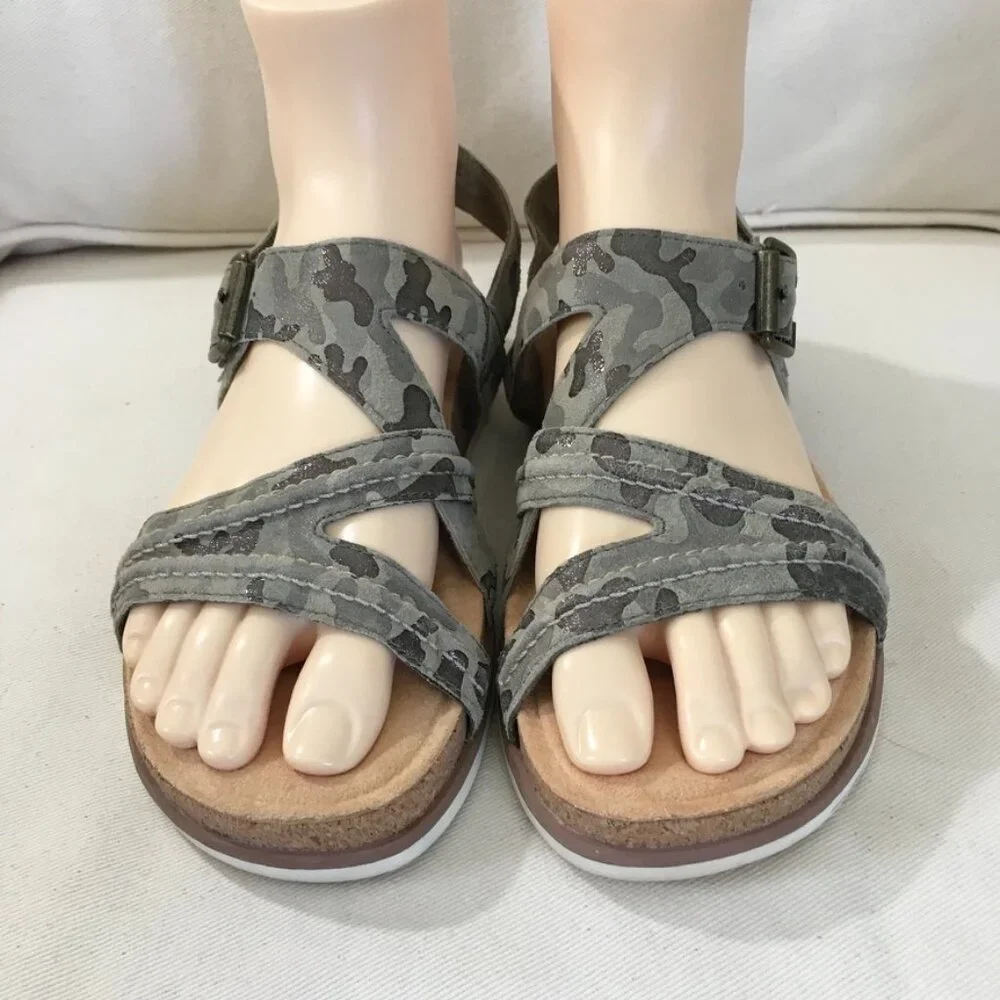 Clarks Women's Brynn Step Sandals Camouflage